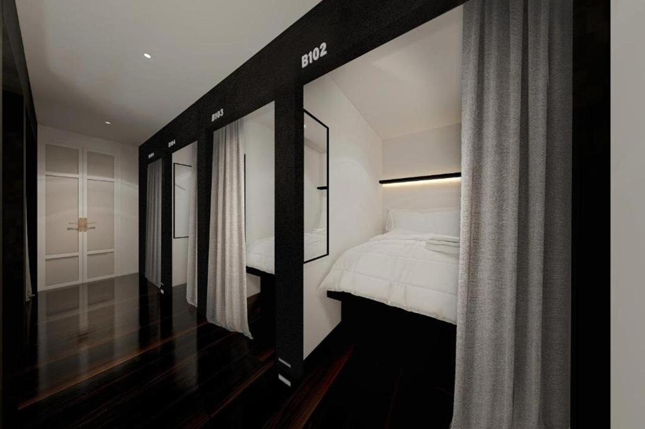 Single Cabin in Mixed Dormitory Room